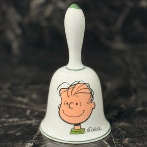 UNITED FEATURES SYNDICATE 1971 SCHMID BROS SCHULZ Peanuts “Linus” Bell